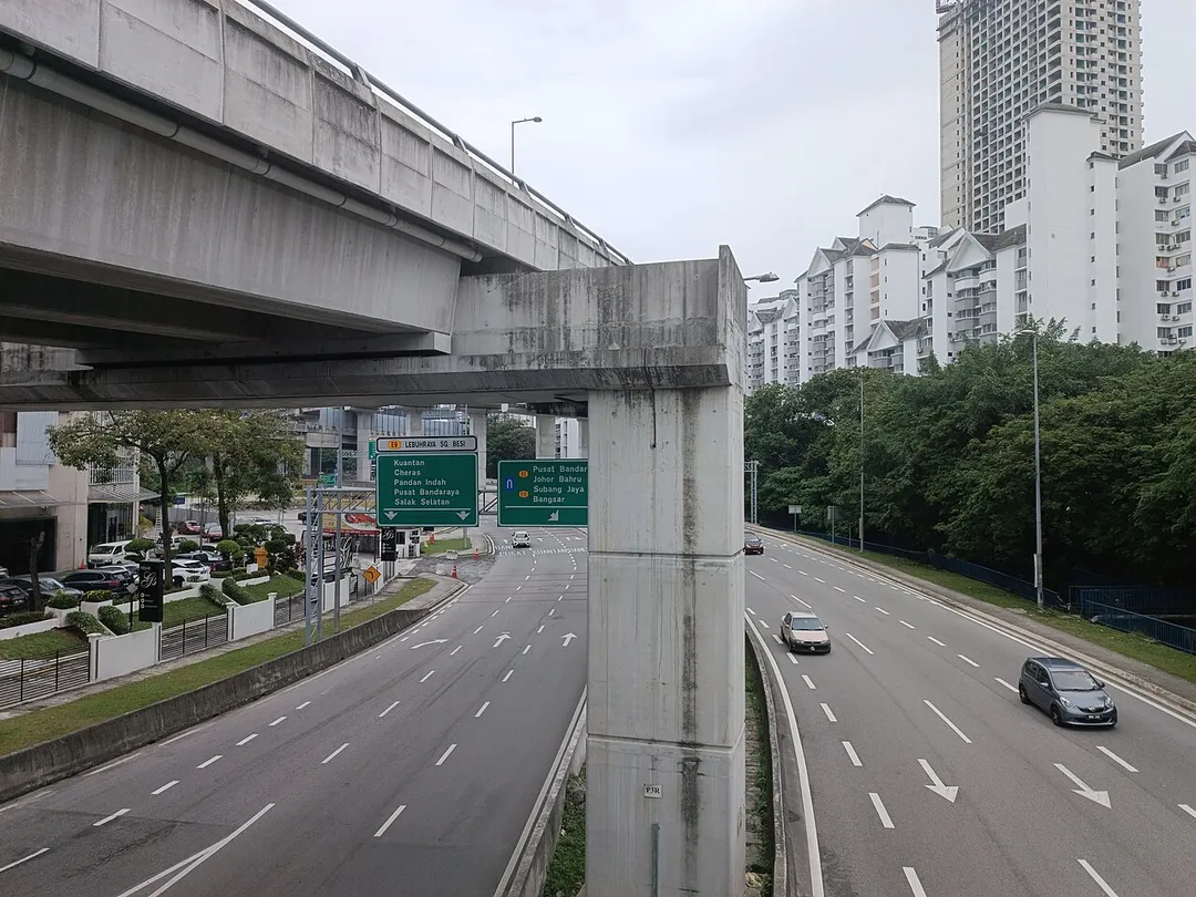 Jalan Kuchai Lama