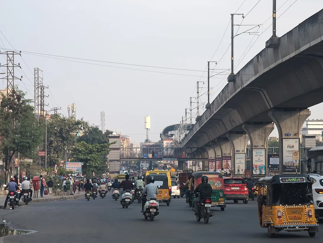 KPHB Metro Station towards Kukatpally/Moosapet, From JNTU Bus Stand, Pillar 728, Dec 2025