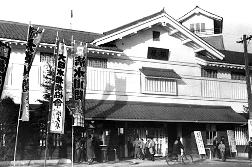 落成した旧蔵前国技館
Kuramae Kokugikan at its dedication