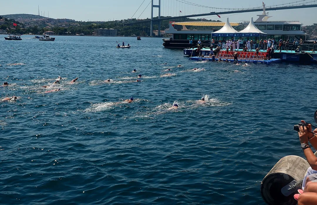 Finish phase at the 2016 Bosphorus Intercontinental Swim.