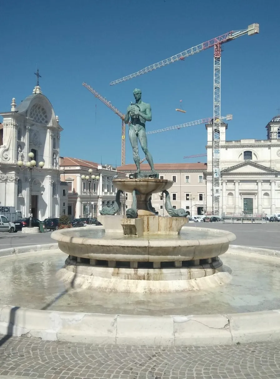 Immagine di Piazza Duomo del 18 giugno 2019, ricostruzione della piazza completa circa all'80%.