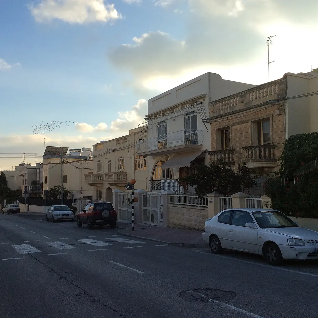 Iklin malta pic