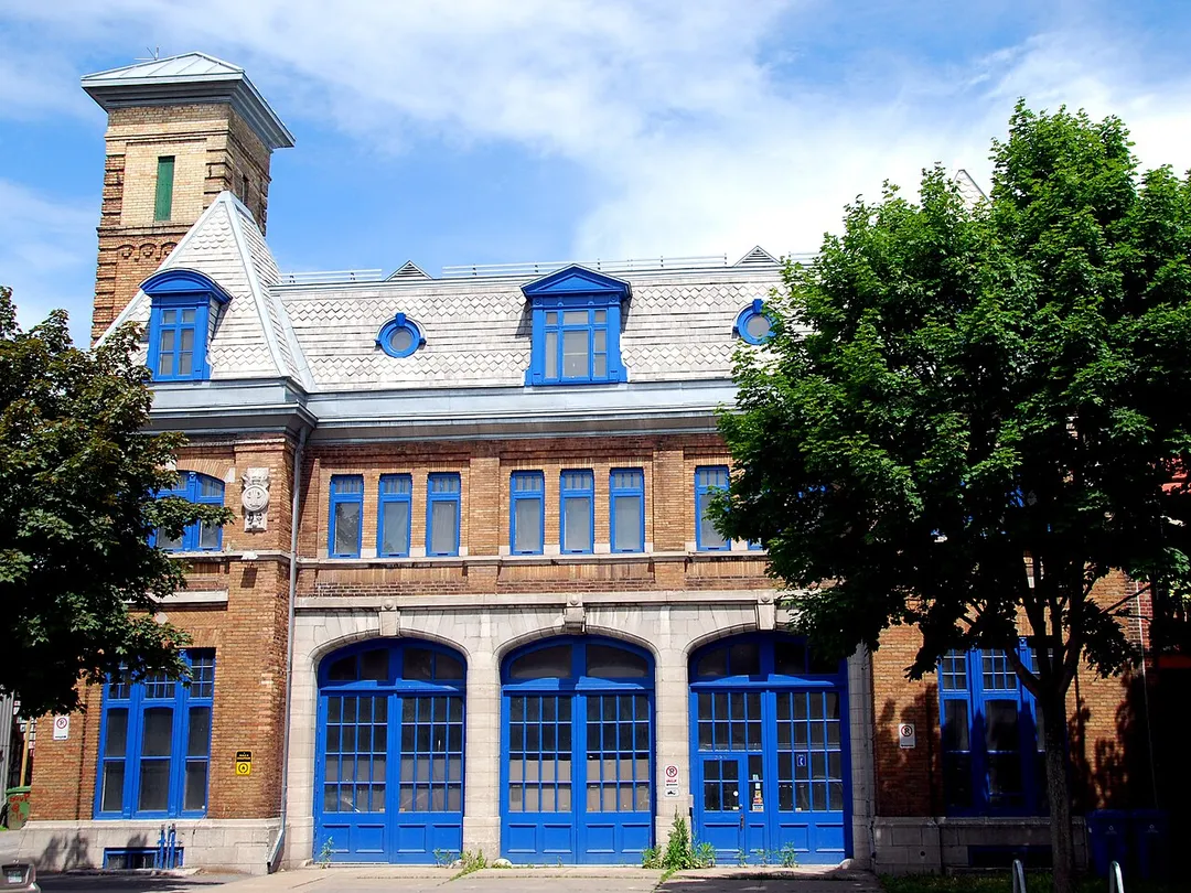L'Autre Caserne, une salle de spectacles aménagée dans une ancienne caserne de pompiers dans le quartier Vieux-Limoilou de l'arrondissement La Cité-Limoilou de la ville de Québec.