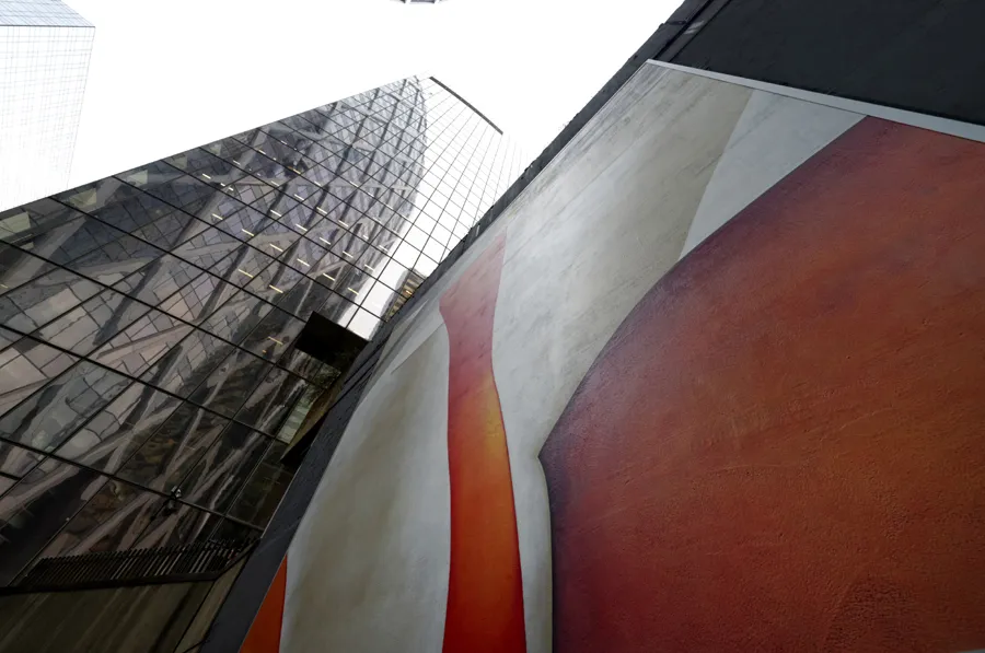 This polyptych, realized by Guillaume Bottazzi, is compound of 6 canvas of 6mx6m each. It takes place in the artistic path of Paris La Défense.