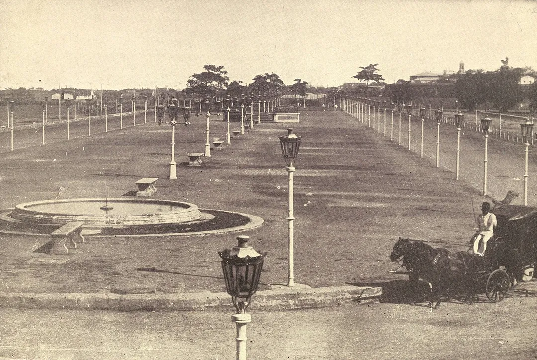 Original caption (cropped out): The beautiful Luneta, Manila's fashionable promenade and drive.  

Description (cropped out): This most celebrated promenade and drive in the city of Manila is by the old sea wall.  The Governor and Archbishop, with their escorts and striking equipages came every afternoon to air themselves, and in the cool of every summer evening, when the fine military band of the Spanish army used to play.  The whole population apprently came out to listen.  This was also the place of all great processions, executions, etc.