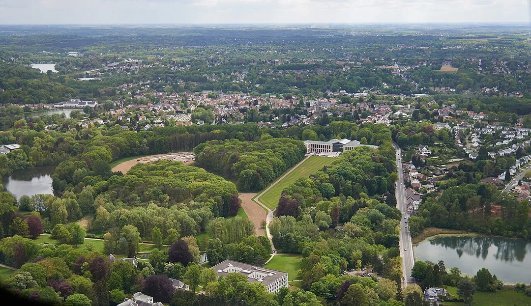 Luchtfoto van La Hulpe, België. Kijkrichting Zuid