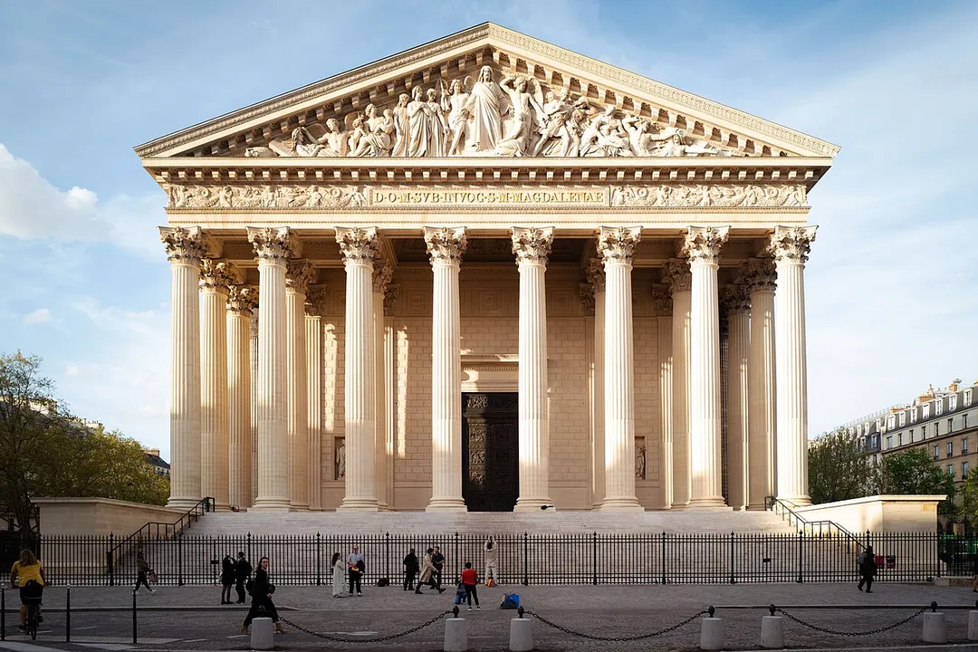 Vue extérieure de l'église de la Madeleine, Paris
