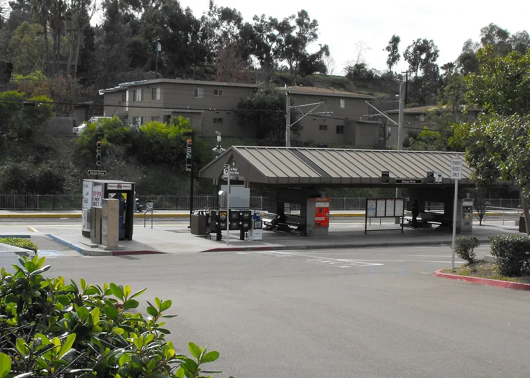 San Diego Trolley: Amaya Dr Trolley Station, La Mesa, California, USA.