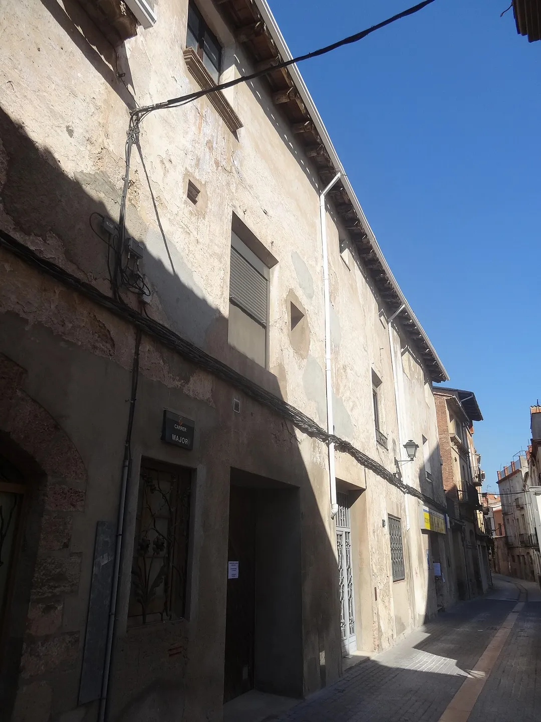 Rectoria de la Pobla de Claramunt, façana del carrer Major.