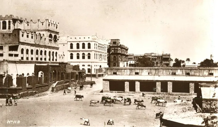 The town of Lahej, capital of the sultanate of the same name. The sultan's palace in the background. Postcard issued c. 1935.