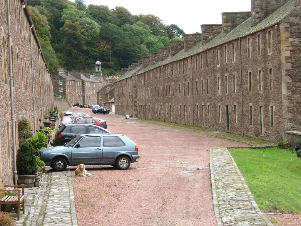 New Lanark World Heritage village in Scotland. Rosedale Street with Long Row to left, Double Row to near right and Wee Row to middle right.

   * Source: self made

    * Author: R Pollack, 18th August 2005