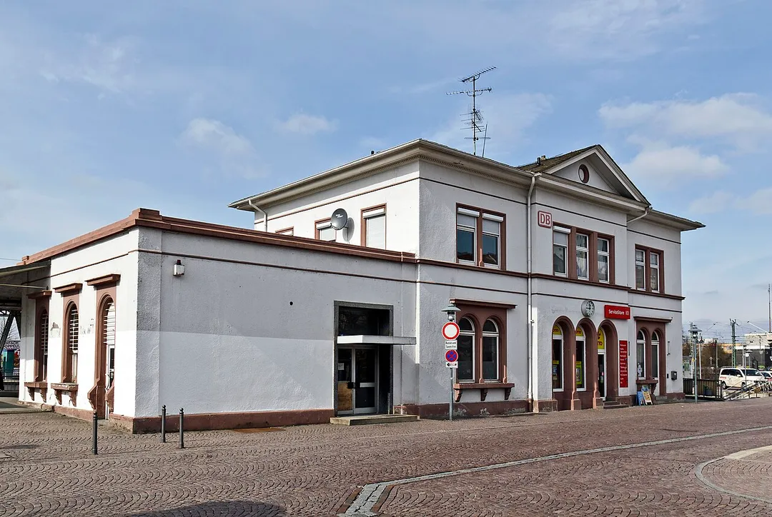 Langen (Hessen), Bahnhof