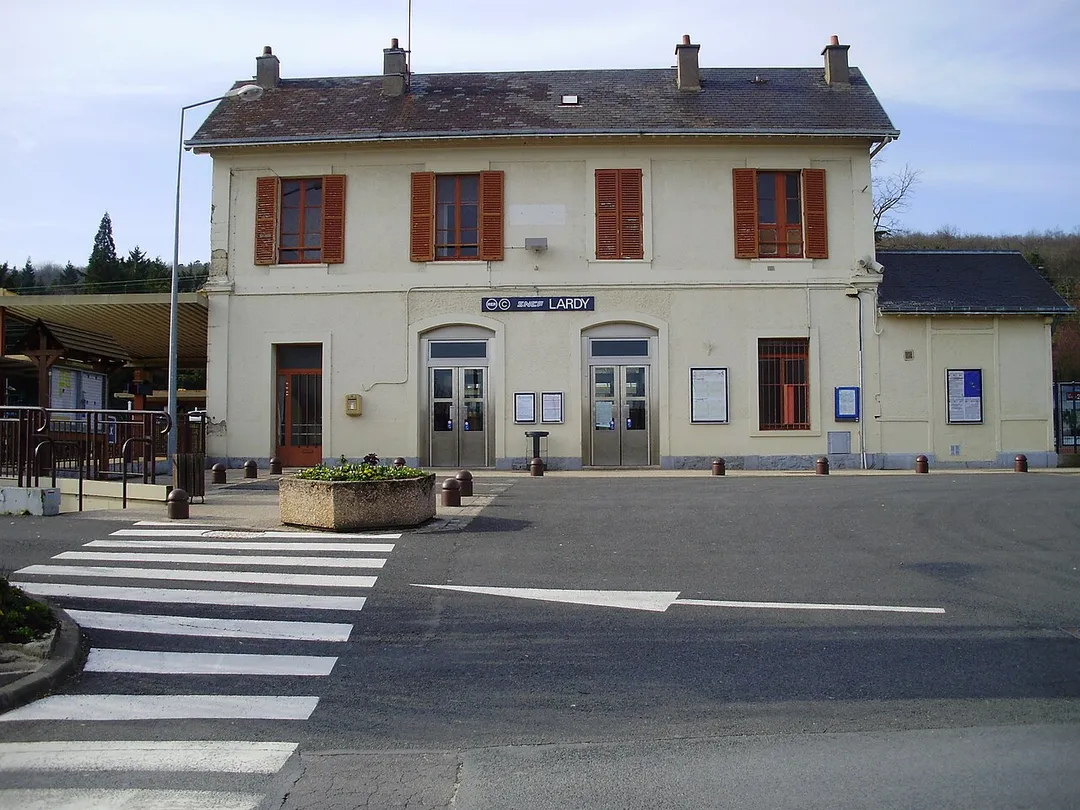 Lardy station, Essonne, France