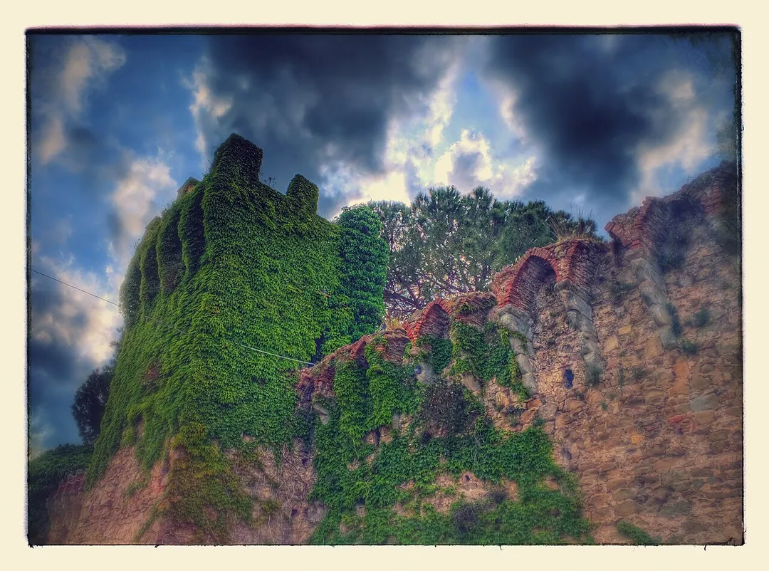 Lastra a Signa, walls