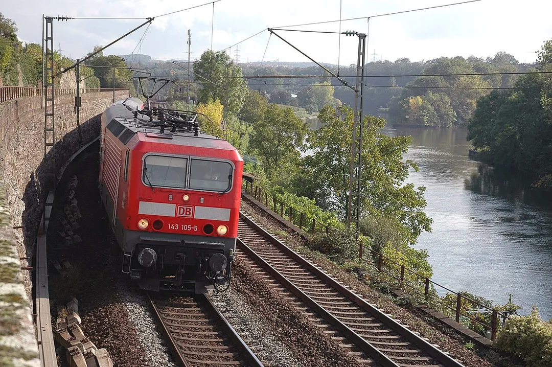 DB 143 105 near Lauffen am Neckar with train RB 19835.