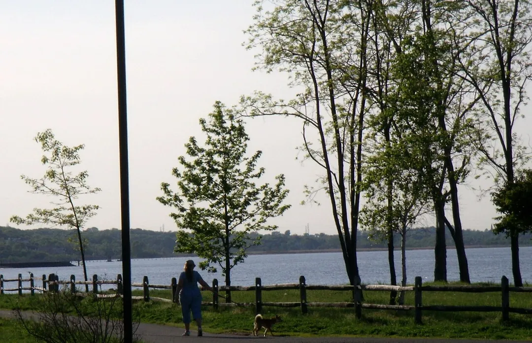 Photograph of Laurence Harbor Waterfront Park in Laurence Harbor, NJ, taken by Pat Noble in May 2007.