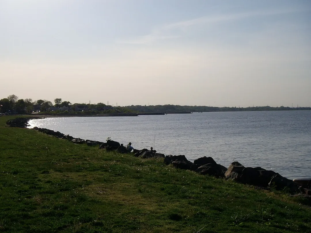 Photograph of Laurence Harbor shoreline at Laurence Harbor Waterfront Park, taken by Pat Noble in May 2007.
