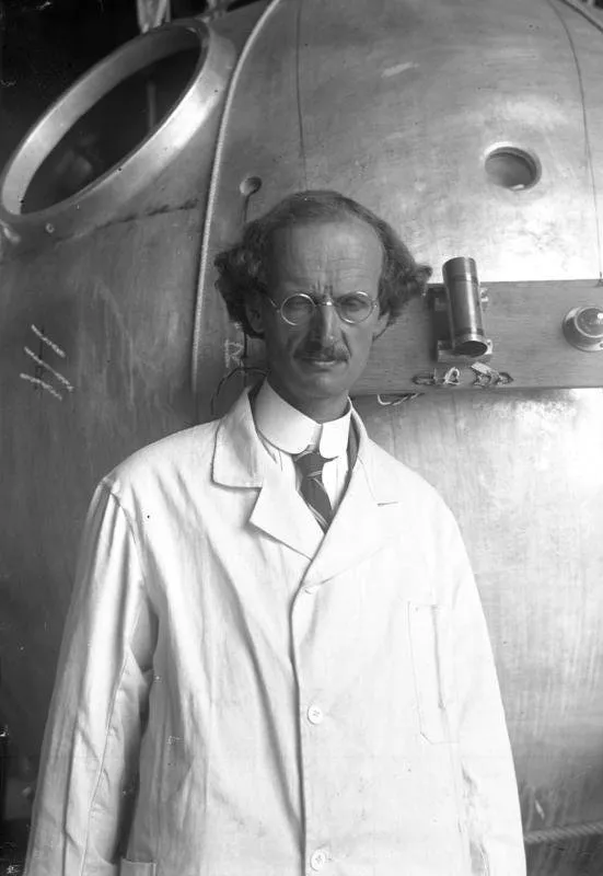 For documentary purposes the German Federal Archive often retained the original image captions, which may be erroneous, biased, obsolete or politically extreme. Der bekannte Höhenforscher Professor Piccard, bereitet sich in der Schweiz auf seinen neuen Stratosphärenflug vor ! Vorbereitungen zu dem neuen Höhenflug Prof. Piccards ! Prof. Piccard der wagemutige Höhenforscher, welcher auf seinem neuen Flug in die Stratosphäre eine Höhe von über 18 000 m erreichen will.