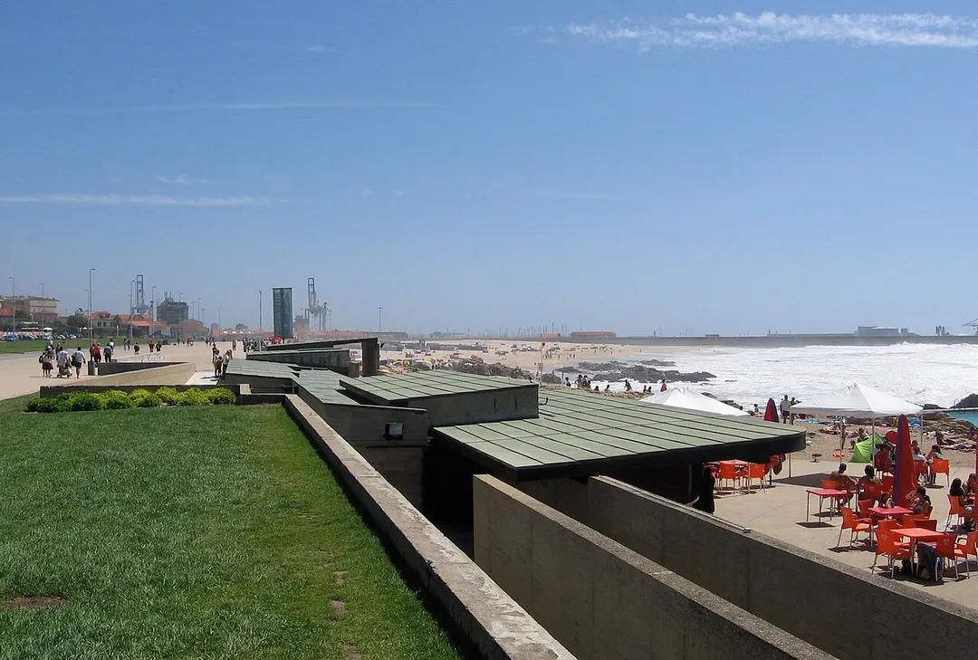 This photograph shows the roofs of the facilities of the swimming pool on the Beach at Leça da Palmeira, covered with green patinated copper. This project was designed by Álvaro Siza Vieria, 1959-73. The green copper cover was added to the previously black roofs during a renovation of the buildings in the 1990ies.