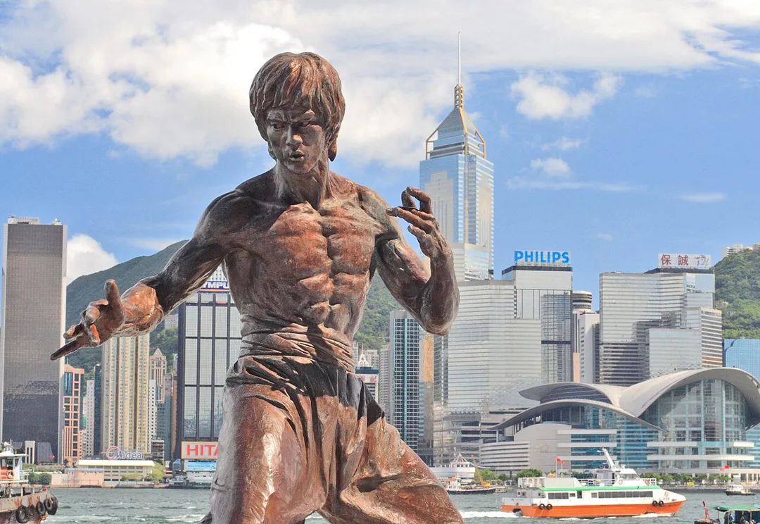 Statue by Cao Chong-en of the movie star and Chinese martial artist Bruce Lee on the Avenue of Stars of Hong Kong