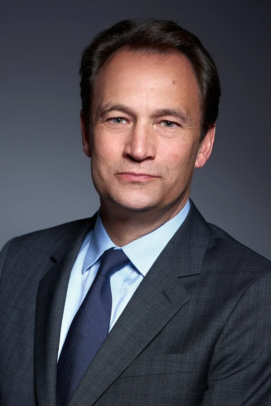 Official portrait of Geoffrey van Leeuwen, commissioned by NATO. Photograph by Gwenny Eeckels
