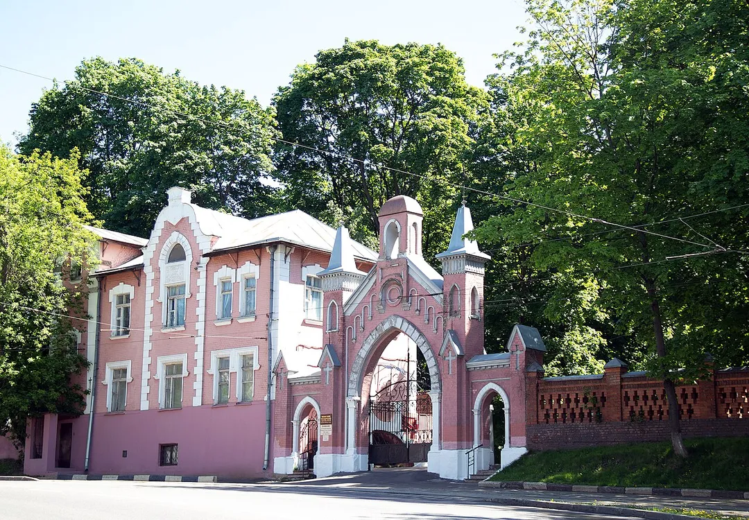 Western gates of Vvedenskoe cemetery, Moscow.