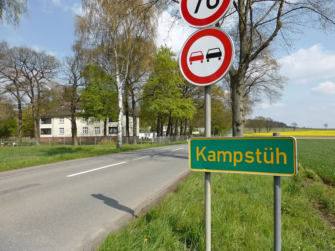 Ortshinweistafel Kampstüh (Landkreis Helmstedt)