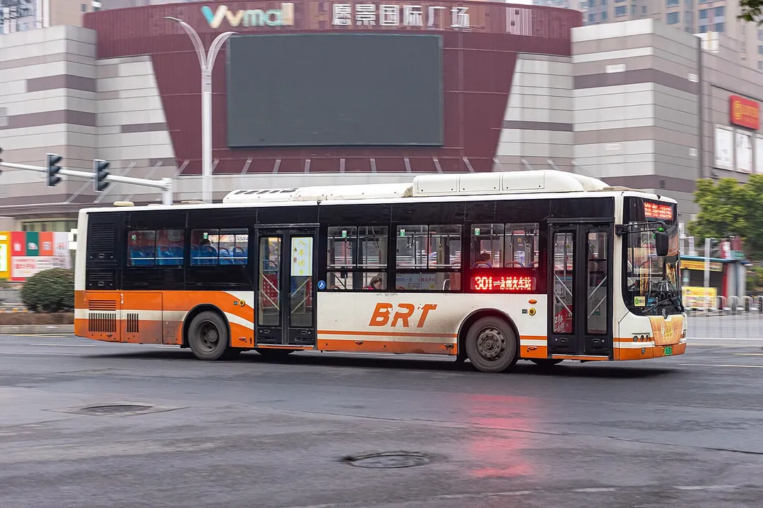 Route 301, the BRT linking Lingling and Lengshuitan, the two districts of Yongzhou.