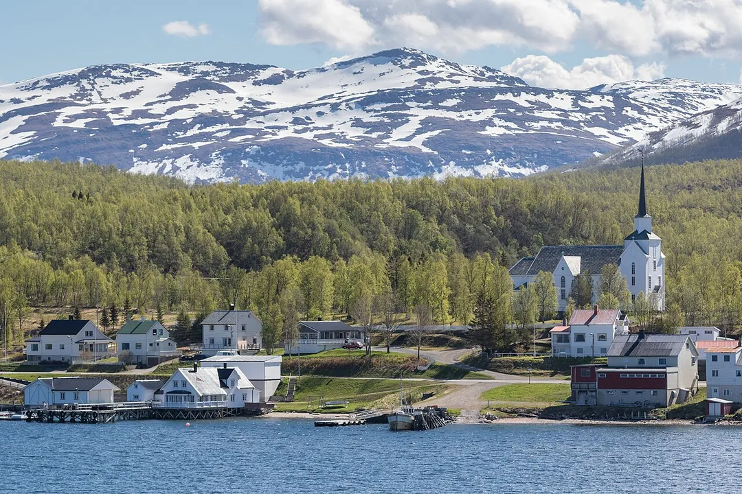 Bjorelvnes and Lenvik kirke