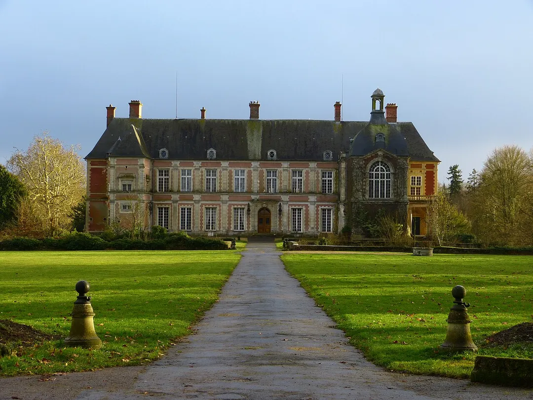 Vue de la façade Nord du château de Lésigny.