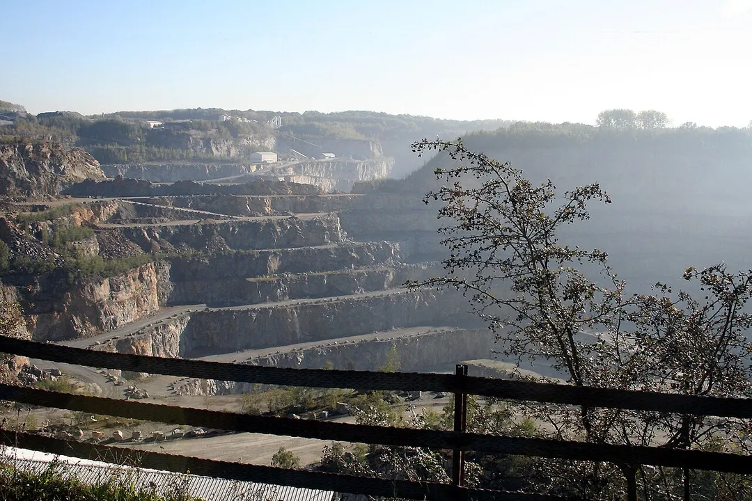 Lessines   (Belgium), Chemin de Mons à Gand - Les Carrières Unies de Porphyre.