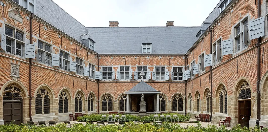 Le cloitre de l'Hôpital Notre-Dame à la Rose de Lessines.