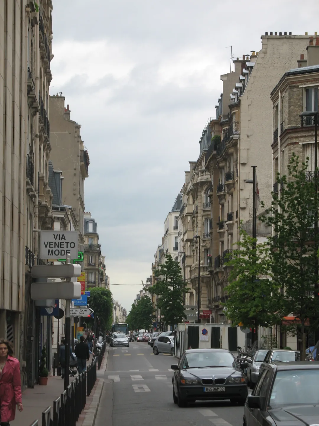 Typical street in Levallois. (Author: Metropolitan)