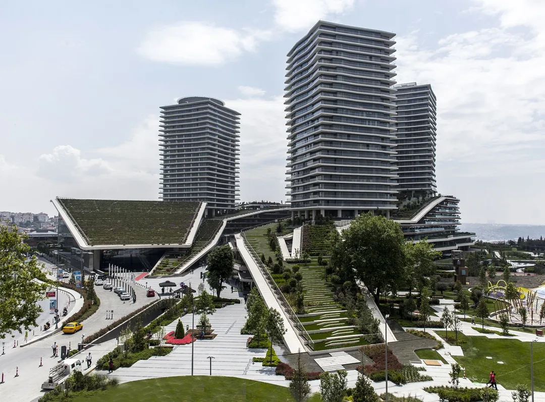 The Zorlu Center is at the junction of the Bosphorus Bridge European connection and the
Büyükdere axis that connects the city center with the business district Maslak. With its easy
access from important centers of Istanbul, it is also one of the few sites that face south,
with the old city view making it a ‘subject of desire’ and was owned by the Zorlu Property
through a tender, being curiously watched by the public. The mixed use project being
developed on this area deals with contradictions such as grandeur and modesty, public and
private, institutional and domestic, social and distinguished, together with structural and

topographical considerations.