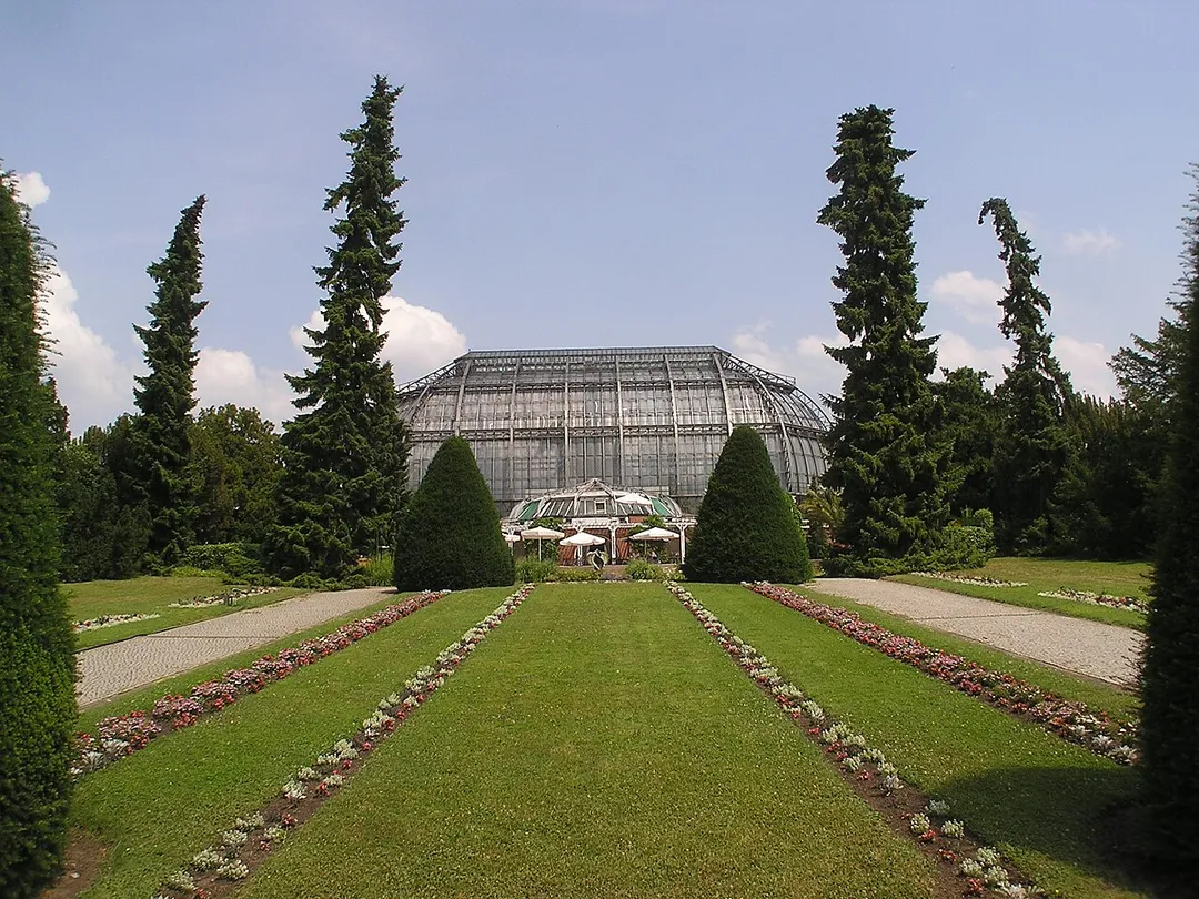 Berlin, Botanischer Garten, Hauptachse im Italienischen Garten




Botanic Garden and Botanical Museum Berlin
  





Native name
Botanischer Garten und Botanisches Museum Berlin (BGBM)Zentraleinrichtung der Freien Universität Berlin

Parent institution
Freie Universität Berlin 

Location
Berlin

Coordinates
52° 27′ 18″ N, 13° 18′ 12.96″ E   

Established
1899

Website
[1]

Authority file

: Q163255
VIAF: 121581826
ISNI: 0000000121494765
ULAN: 500308095
LCCN: n80146344
OSM: 3334555
WorldCat



institution QS:P195,Q163255