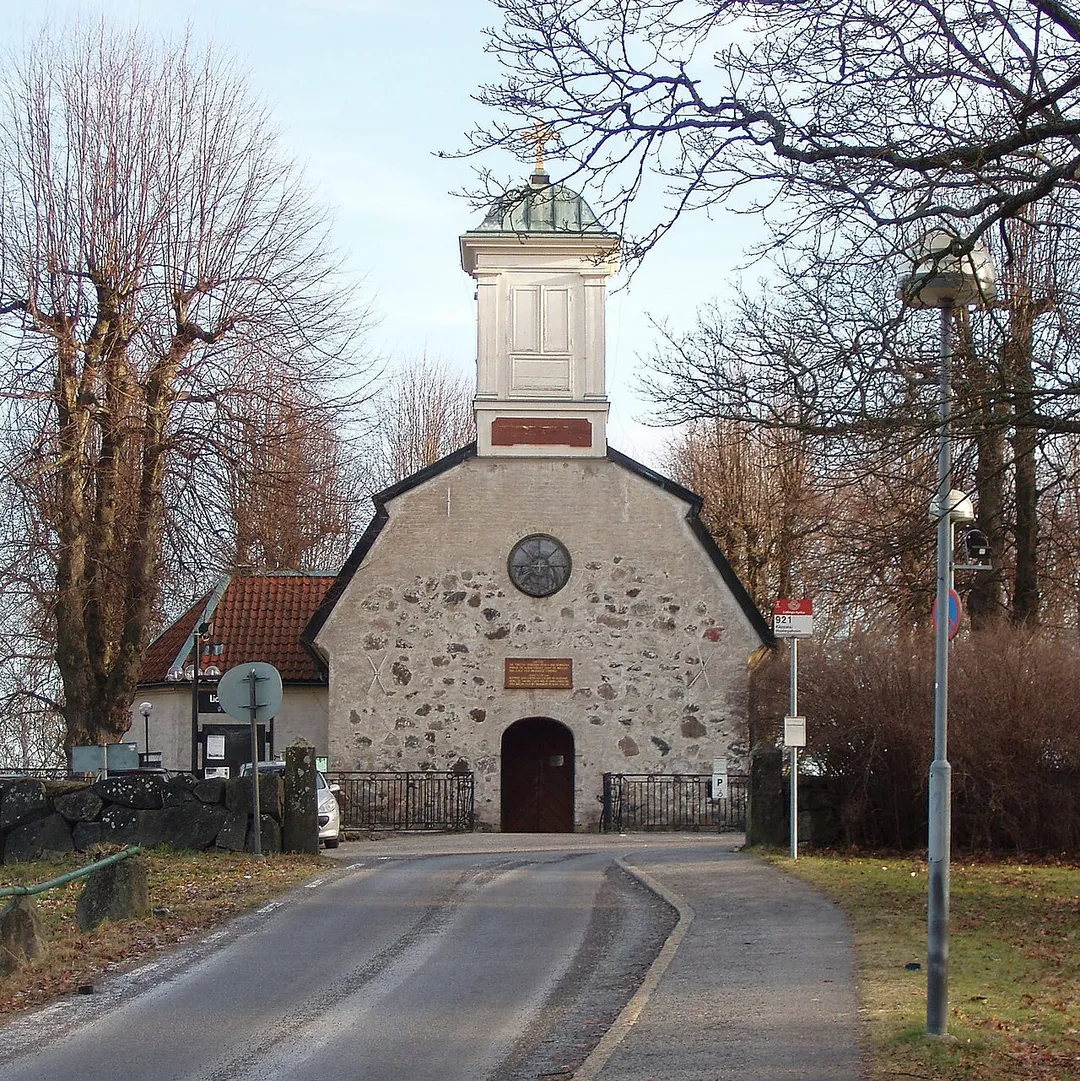 Lidingö gamla kyrka, från 1623. Lidingö old church, from 1623.






This is a photo of an ecclesiastical monument in Sweden, number 21300000004384 (sub-number: 21400000444981) in the RAÄ buildings database.