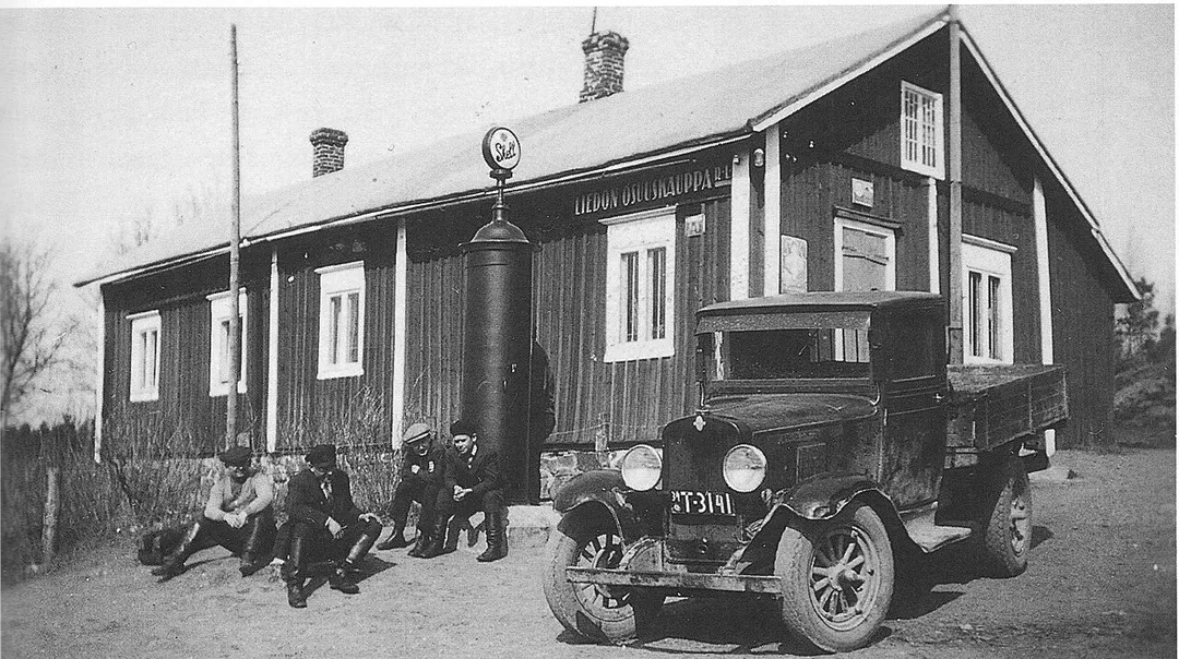 Old Chevrolet-car in year 1934