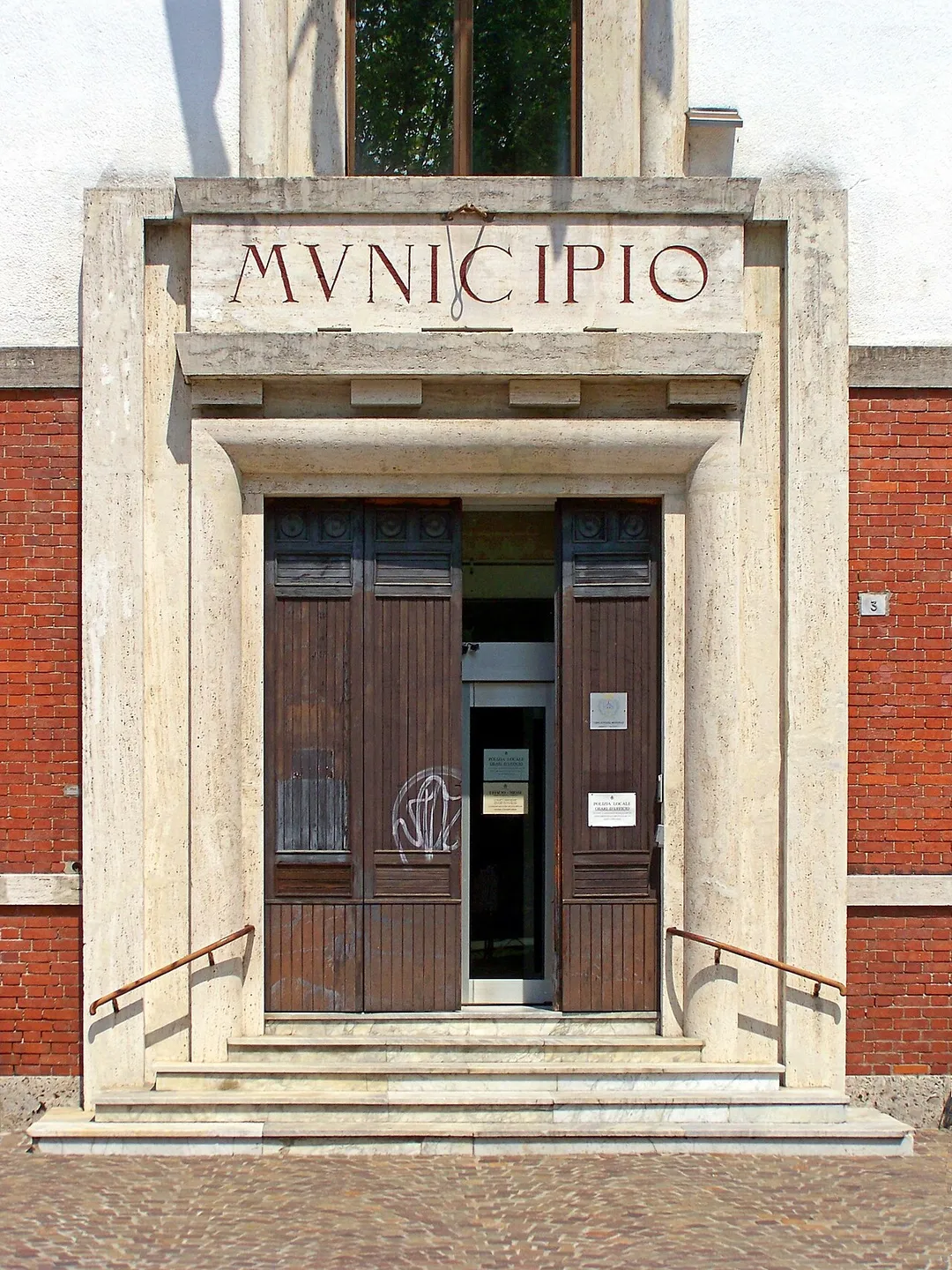 Ingresso del vecchio municipio di Limbiate