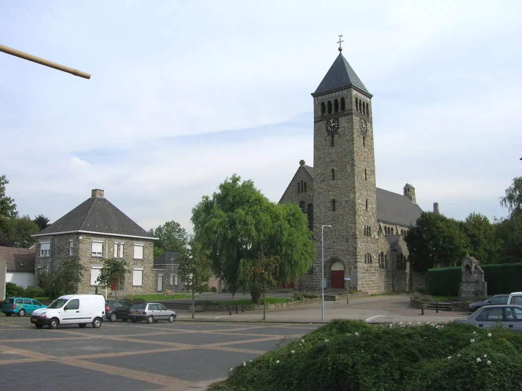 Nieuwe kerk te Limbricht (architect Jos Cuypers)