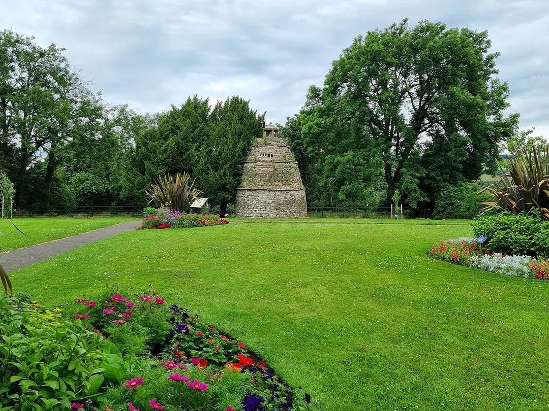 Learmonth Gardens and Doocot, Linlithgow