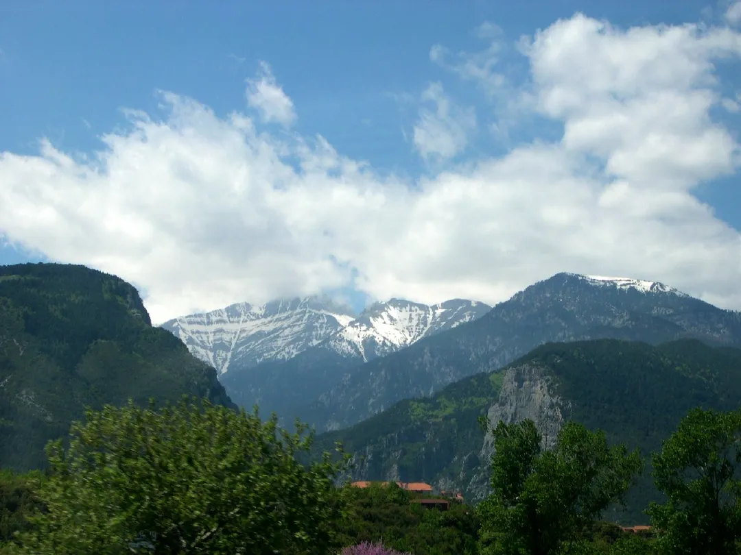 en:Mount Olympus - the highest mountain of Greece; view from the town of Litochoro, in Olympus' roots.