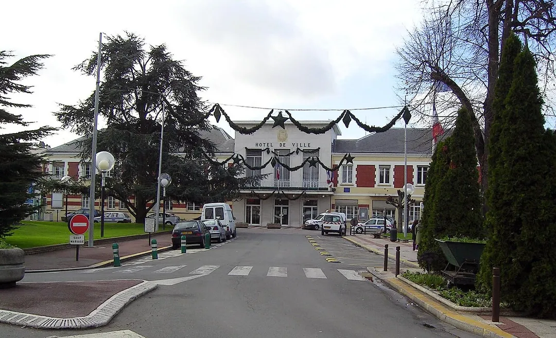 Livry-Gargan (France) - L'Hôtel-de-ville - Décembre 2006

Photo personnelle (own work) de Marianna
