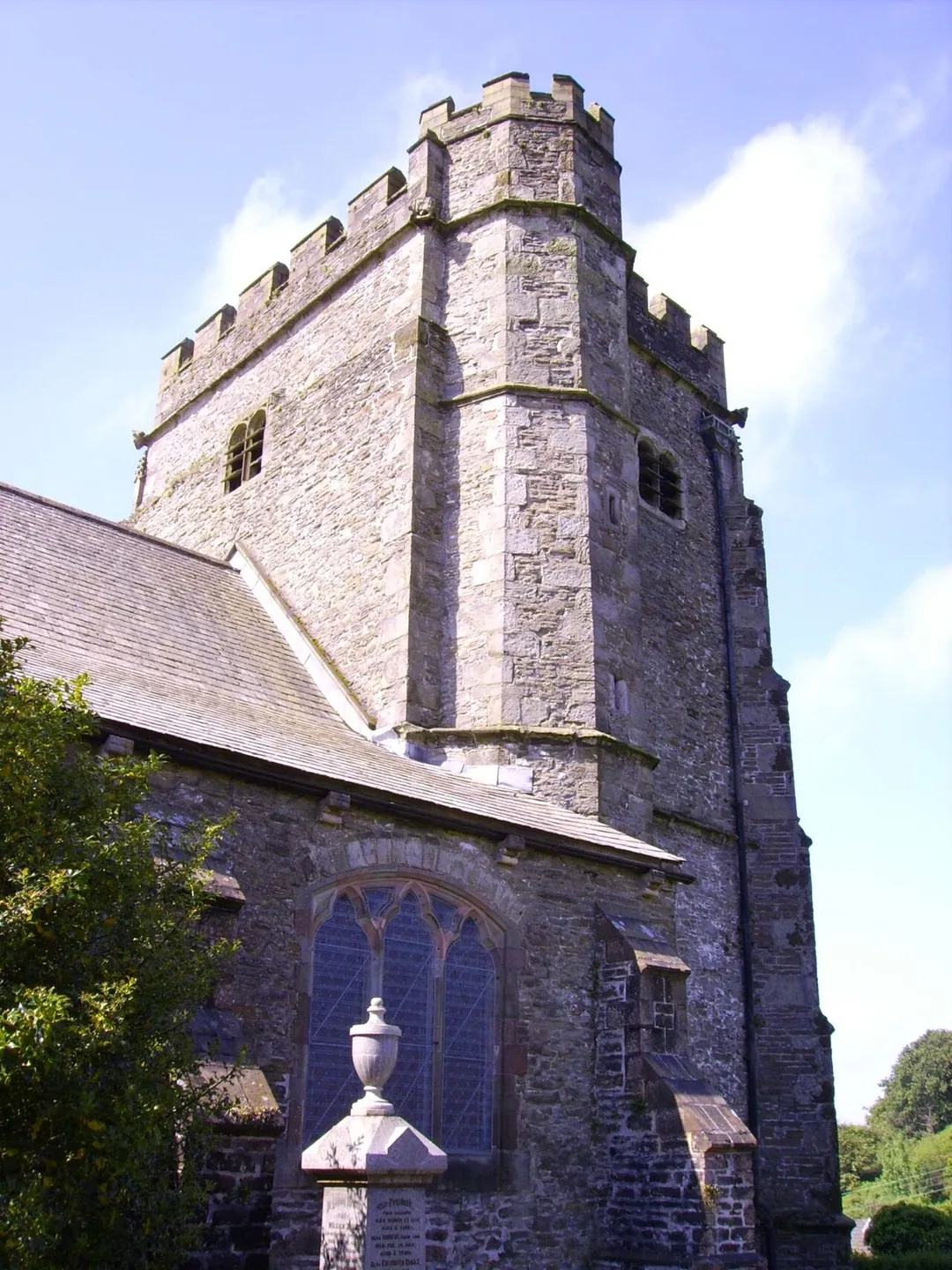 Llantrisant Church - y tri sant