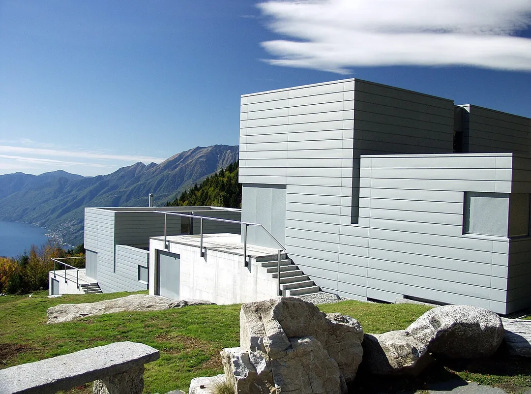 Wohnhäuser von Mario Botta auf Cardada (Locarno), erbaut im Jahr 2002