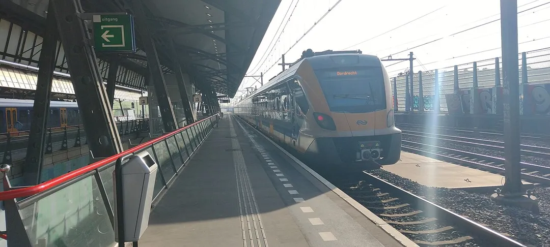 SNG at Rotterdam Lombardijen station.