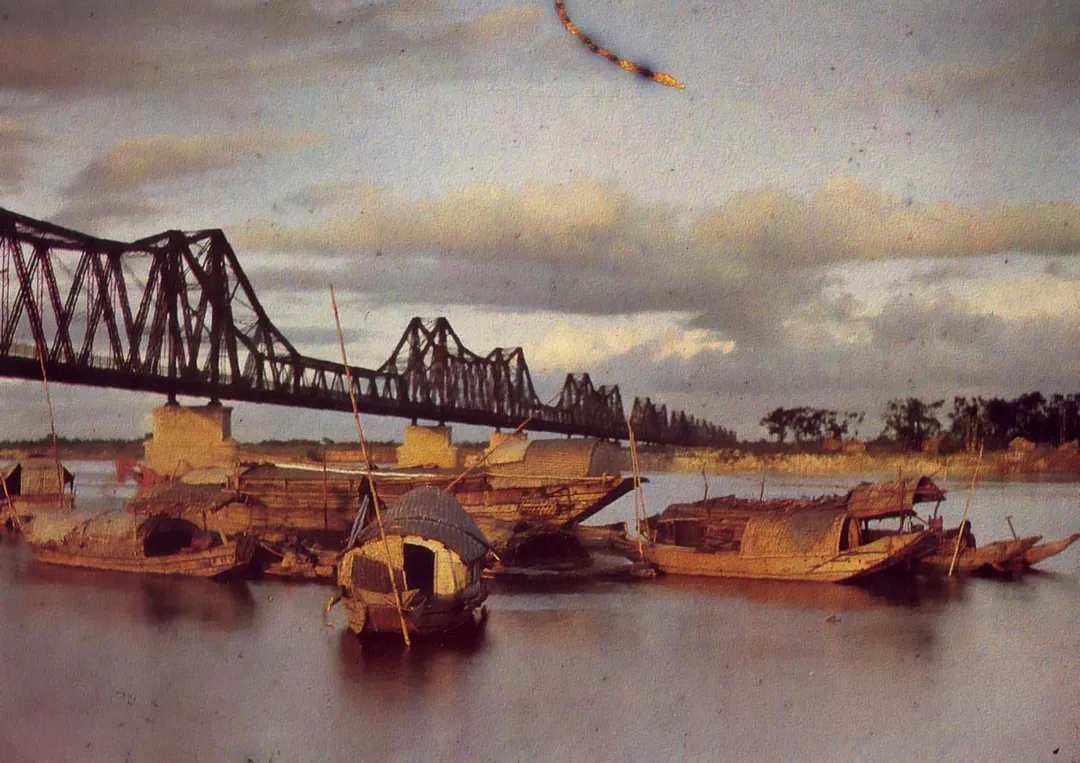 Cầu Long Biên năm 1915 với tên gọi pont Paul Doumer, đặt theo tên của Toàn quyền Đông Dương Paul Doumer