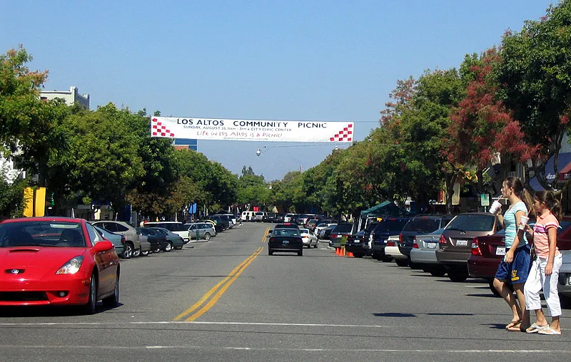 Main Street in downtown Los Altos. Los Altos is well-known throughout Silicon Valley for its traditional Main Street, with typical features like tree-lined sidewalks, diagonal parking, small shops, and banners.