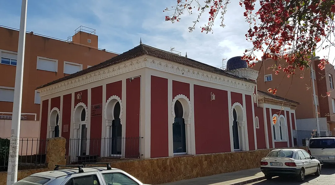 Casa Árabe, an former Moorish Revival villa located in the Los Gabatos neighborhood of Cartagena (Spain). The structure was built in the 19th century, and between 2008 and 2010 it underwent a rehabilitation that eliminated its surrounding garden and conditioned its facade and interiors for use by the City Council.