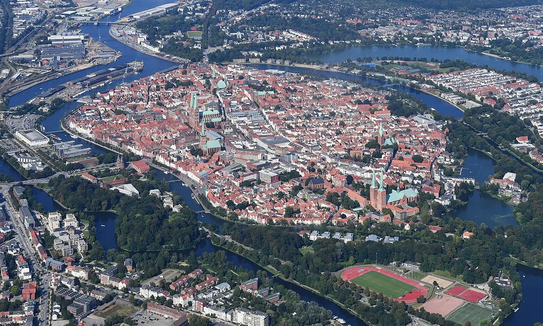 This picture shows a cultural heritage monument according to the Cultural Heritage Protection Law of Schleswig-Holstein with the ID 4018