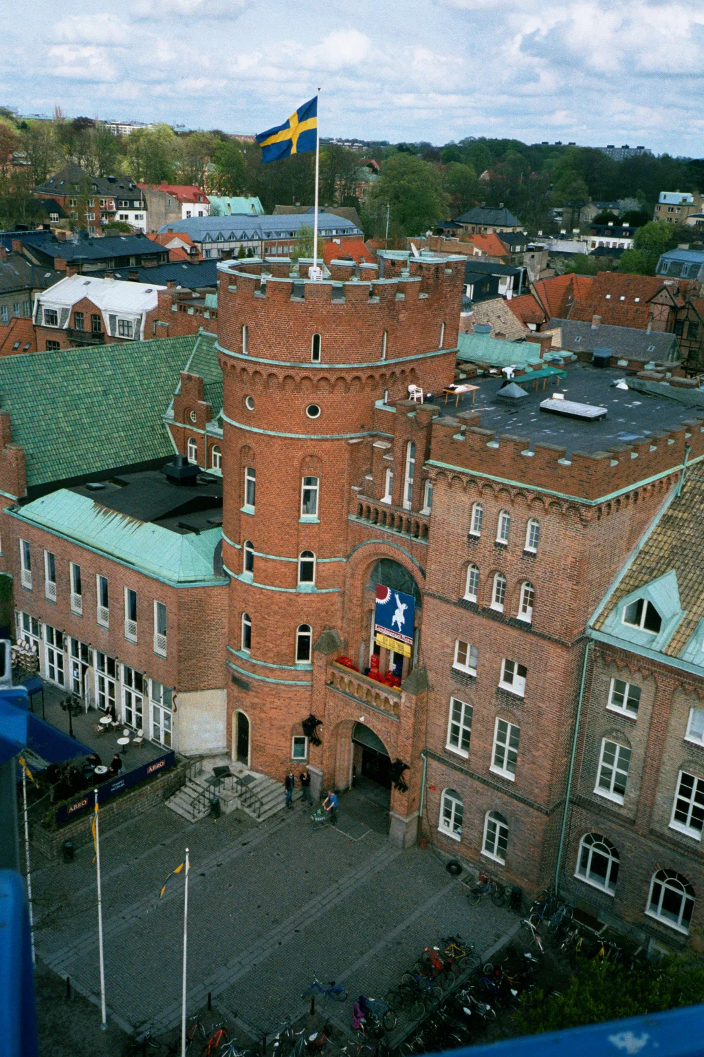 The central part of the building of "Akademiska Föreningen" (The Academic Society), a student organization in Lund founded in 1830. Photographer: Fredrik Tersmeden (= User:FredrikT), May 2002.